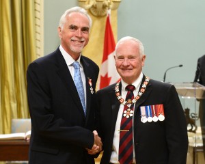 Stephen Carpenter receives the Order of Canada from Governor General David Johnson on September 12, 2014.